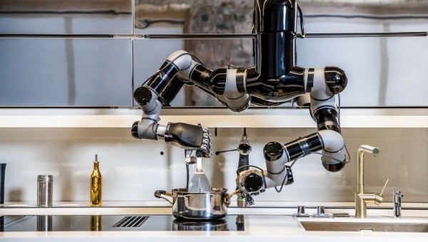 Дали наскоро роботи ќе ни готват и служат во кујна?